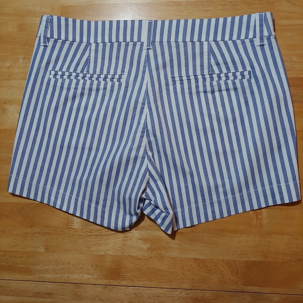 Old Navy. Blue/White Striped. Mid-Rise. Shorts. - Picture 2 of 2